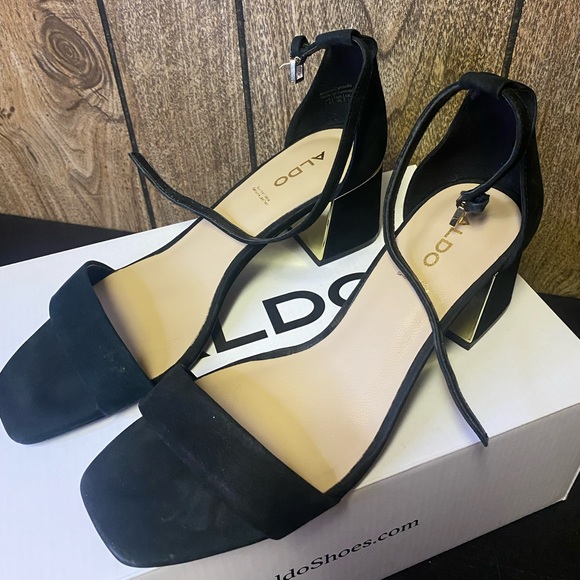 Aldo black block heel with gold. Size 7.5 - Picture 2 of 2